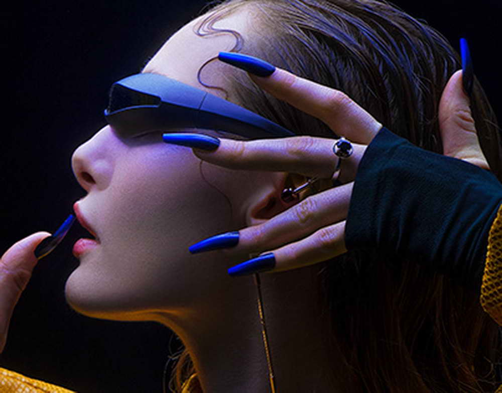 Пытающаяся судиться с Netflix журналистка заявила о постепенной потере зрения